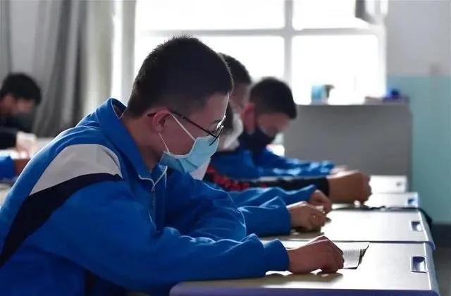 北京市教育委员会▲中小学3月返校希望渺茫，还有一个坏消息，学生：暑假要没了？