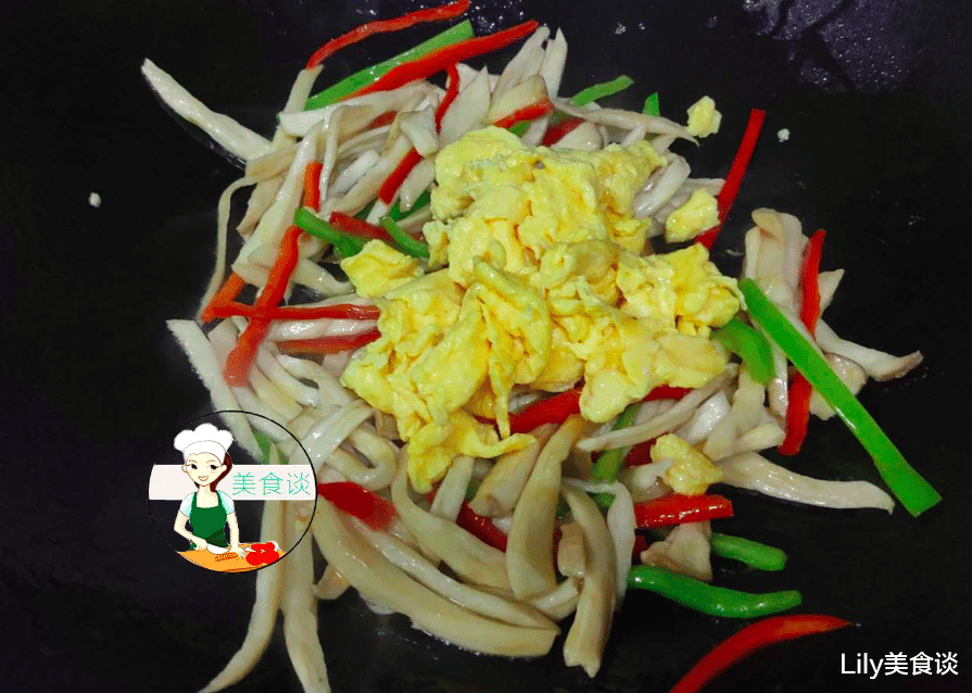 香蕉▲这三样食材一起炒,不放肉也很鲜,难怪儿子爱吃,做法简单还营养