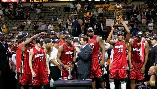 「德维恩·韦德」场均34.7分，都说06年韦德是单核夺冠！那奥尼尔是什么数据？