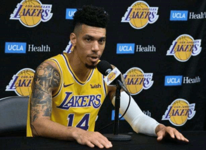 湖人队|正式确认！湖人留队第一人出现，一句话说漏嘴，球迷：他比隆多更忠诚！