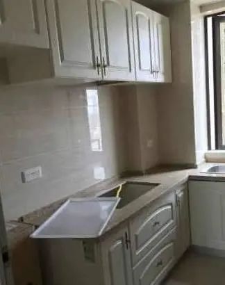 「」老婆在飘窗装了一圈柜子,发到业主群,群里消息999!