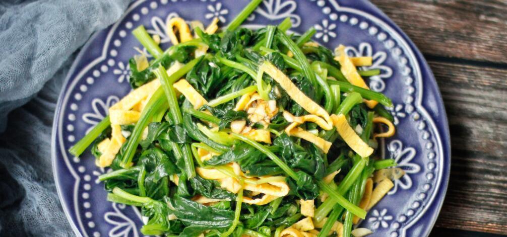 『肠胃』菠菜和“它”天生一对,坚持隔天吃一回,排出黑宿便,腰肢更苗条