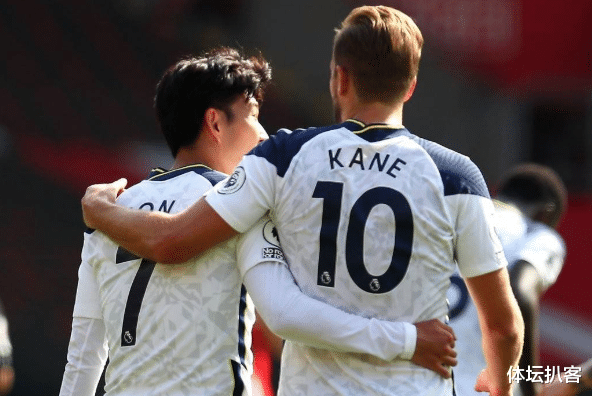 曼联|争议！热刺1.2亿巨星惨遭下黑脚，裁判视而不见，穆帅赛后嘲讽曼联