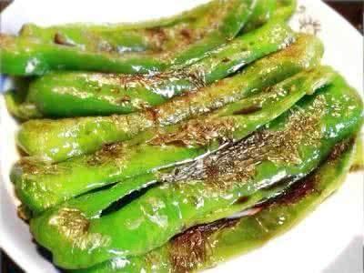 「虎皮青椒」饭店大厨透露：做虎皮青椒，别直接下油锅！否则不“起皮”不入味