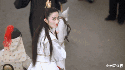 「张敏」1993年, 王晶在剧组大骂张敏, 当晚被暴打浑身是血被送医院缝了15针