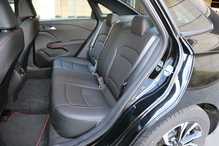 【大众朗逸】买朗逸，不如买这款合资车，163匹马力+前后独悬，现顶配不足8万