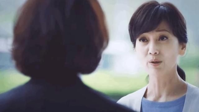 『赵雅芝』66岁赵雅芝新剧首播,颈纹明显老态毕露,离开滤镜真实颜值被曝光