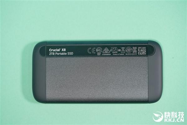 ssd|速度达1GB/s！英睿达X8移动SSD 2TB图赏：4寸手机大小