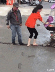 女孩|难道是我太保守？姑娘你穿这样就出来！太放得开了吧？哈哈哈