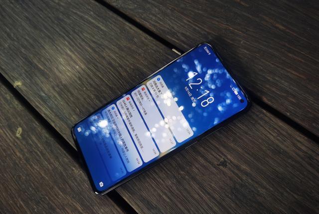 魅族17|魅族17上手评测：高端规格，中端价格和引人注目的平衡镜头设计