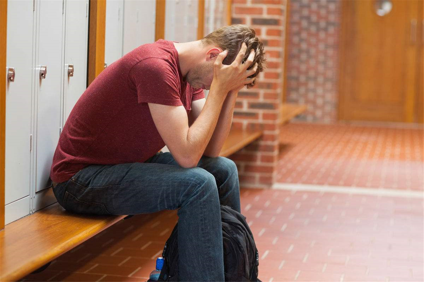 招聘|高校附小教师招聘现乌龙，男子笔试面试都是第一，成绩却被取消？