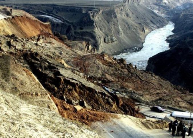 『百慕大三角』世上最恐怖的5大生命禁区，进去可能“有去无回”，中国有3个