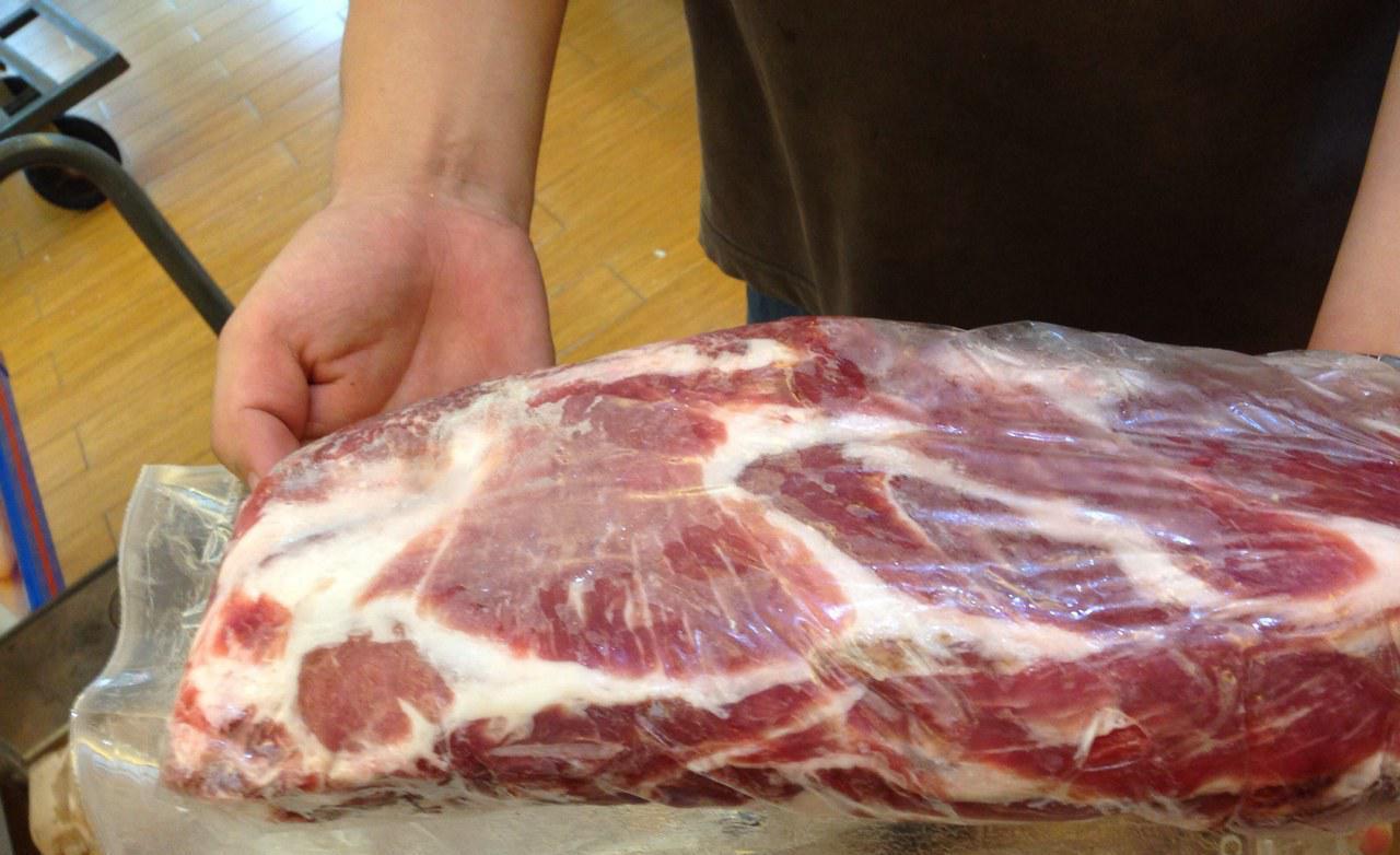 【猪肉】猪身上“最脏”的肉被发现，含有大量细菌对身体有害，炒菜要扔掉