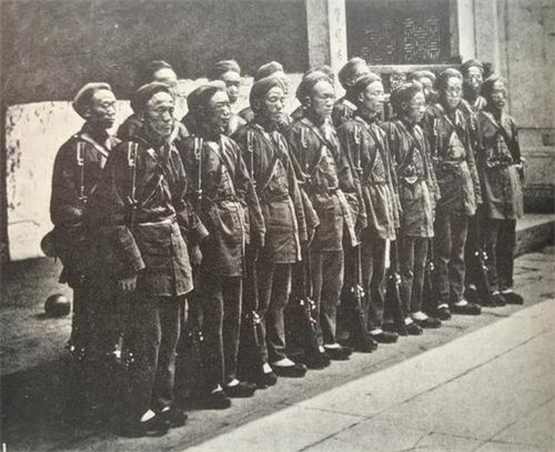 「康熙」清亡后，百万残军为何突然消失了？75年后终被找到，处境让人心酸