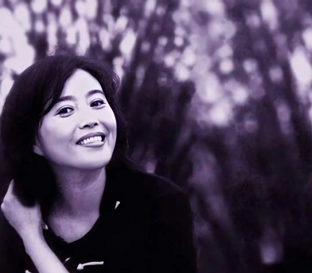 「孙红雷」她凭“潘贵雨”再度爆红，曾是孙红雷女友，自爆2次婚姻，4次流产