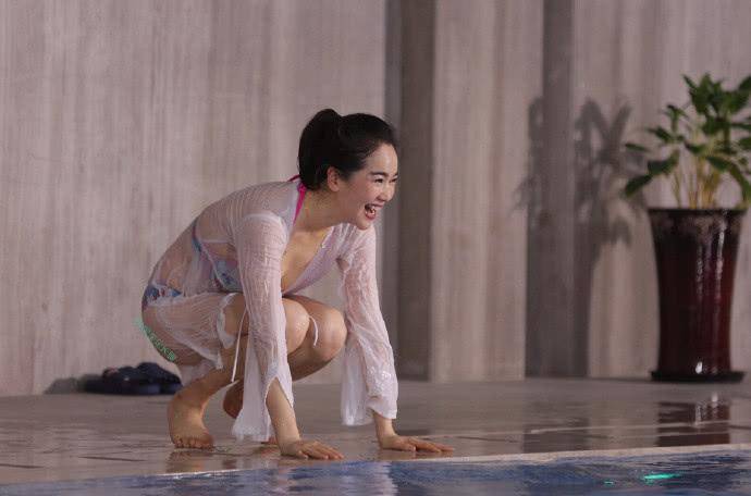 43岁的她越来越开放,继续"倒着生长",不愧是陈道明一眼相中的女人