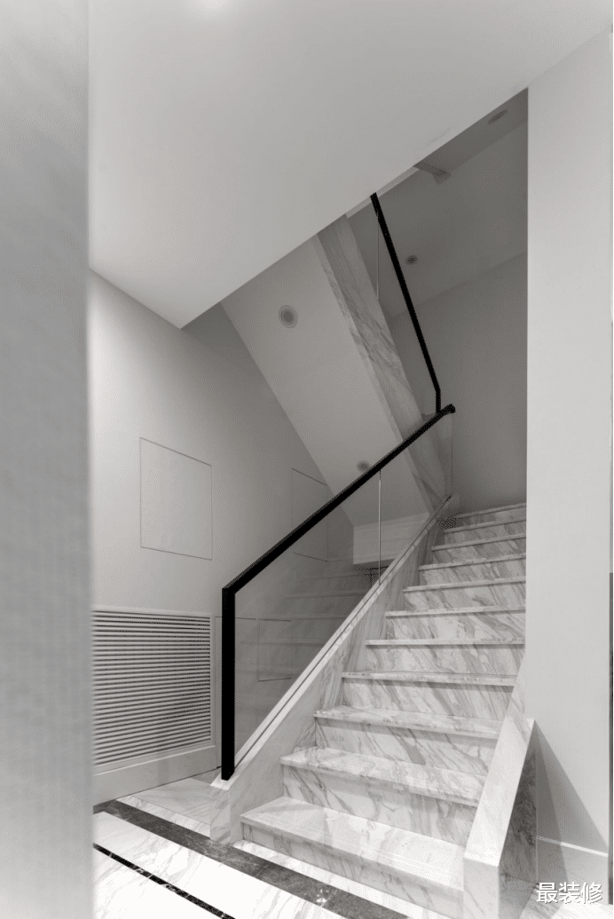 大户型|5层409平超大户型，白色为主的温雅美居，三层休闲区最为出彩