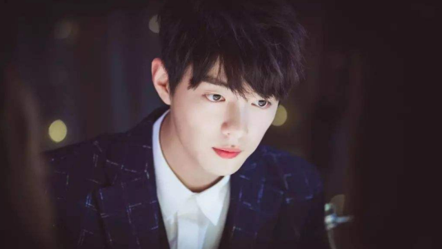 [肖战]肖战呼吁每天捐百元被骂惨，网友怒怼：他对老百姓收入有误解