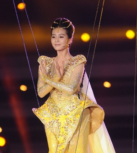 迪丽热巴|金鹰女神皇冠，迪丽热巴华丽，刘诗诗女神，最后的她：美到了！