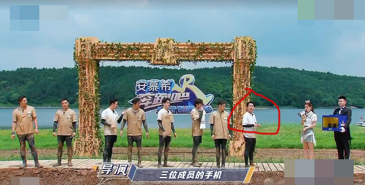 郑恺|《奔跑吧》蔡徐坤郑恺撕名牌场面火爆，胜负已分后聊天火药味十足