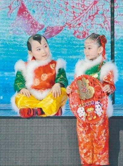 春晚|“年画娃娃”2次登上春晚，8岁哥哥病逝，如今妹妹再步后尘