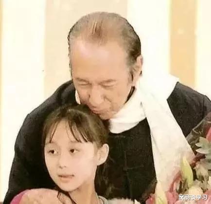 #赌王#她是赌王最小的女儿,父女相差78岁,如今被哥哥何猷君宠得像公主!