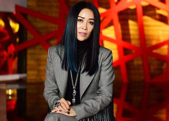 那英@当年她被那英淘汰，罗大佑现场收她为徒，如今跟那英平起平坐