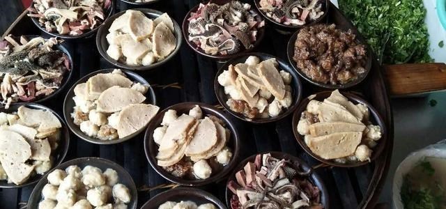 米饭：下岗大婶卖“懒人米饭”，12元1份，1天600份，来晚了亲戚也没用