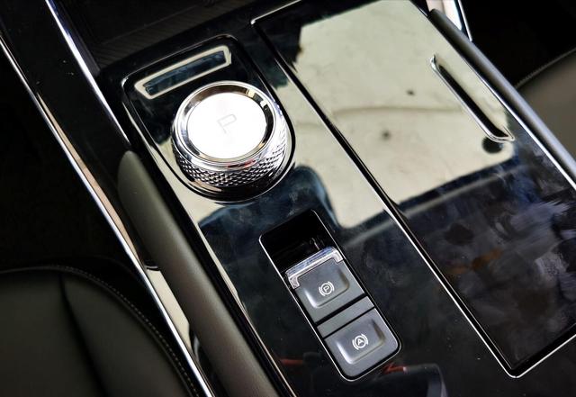 吉利汽车|第三代哈弗H6提车,顶配落地13万,车主:新外观比CRV还帅气!