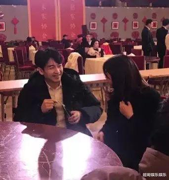 陈妍希▲陈晓的婚姻，都是陈妍希一个人在秀