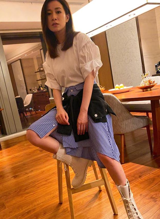 |走进佘诗曼现实中的家：把餐厅的角落当厨房，香港的户型也太小了