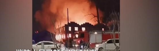 心中的陪伴 浙江宁波发生一起事故，现场火舌窜天，场面让人捏一把冷汗