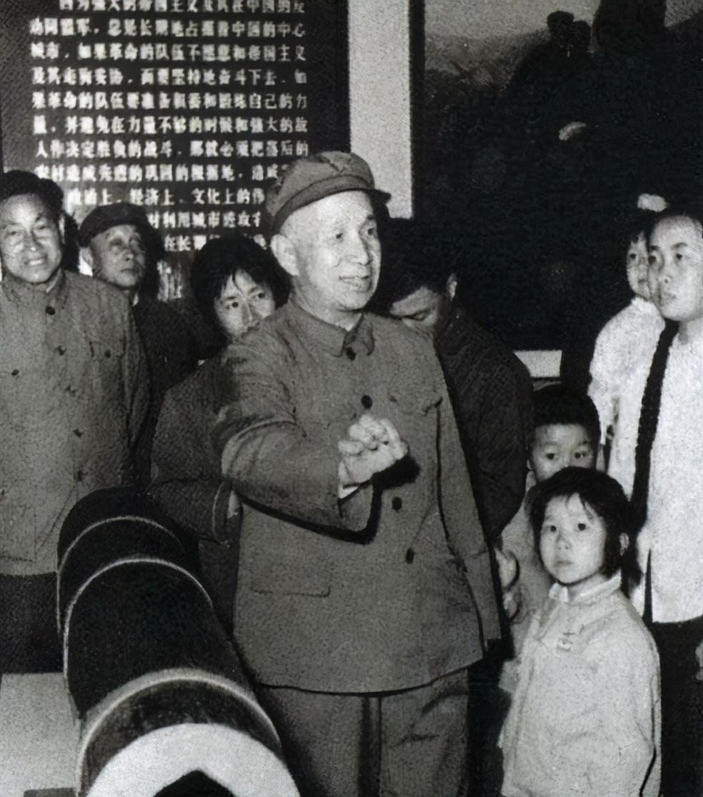 犹太人|开国大将粟裕,为何建国后官职却越来越小,陈赓一语道破原因