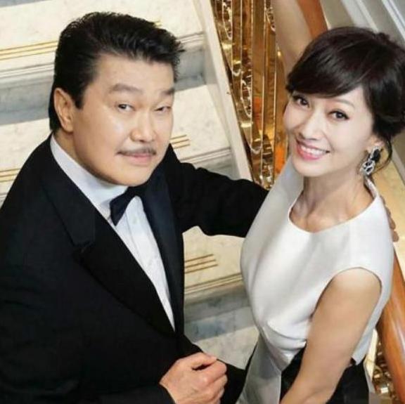 赵雅芝|参观赵雅芝的豪宅，夫妻俩住欧式豪华大别墅，楼梯扶手都有雕花