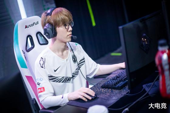 「伊朗」外国网友看LPL-iG V5获胜：Theshy每一局都在上路开棋牌室