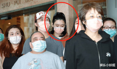 赌王@何超琼主持媒体见面会，讣告四房太太称谓高下立现、子孙名单大有深意！