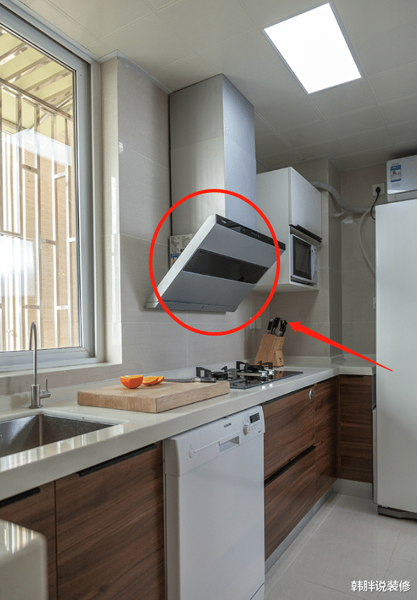 老年小妙招|刚完工的106㎡婚房，一进门就被玄关柜吸引了，收纳颜值双在线