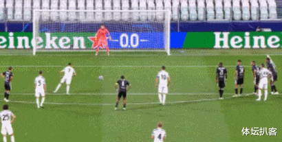 C罗|25-26！C罗紧追梅西，出局夜打破尘封95年纪录，唯他可昂首离开