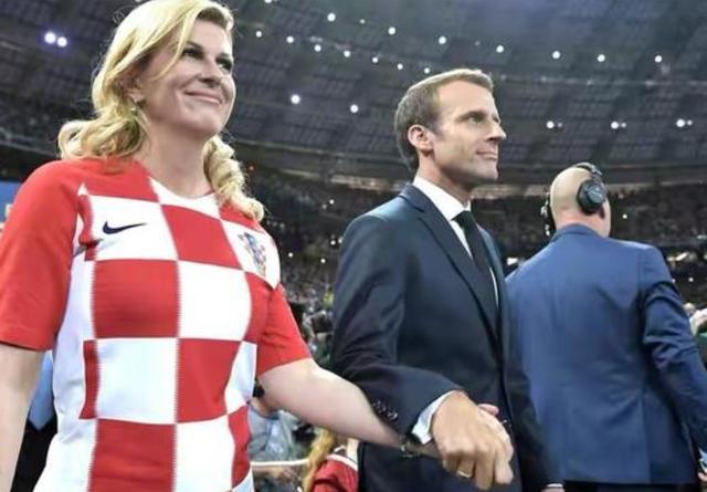 埃马纽埃尔·马克龙|马克龙被美女总统吸引，两人双手紧握无视老妻子，雨中牵手好浪漫