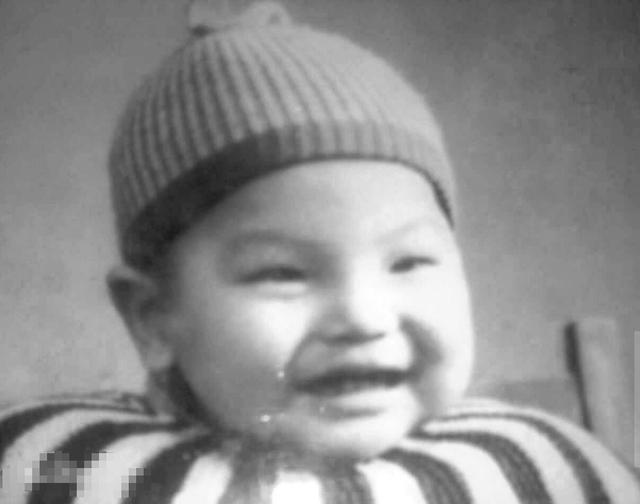 任鲁豫|他是著名“央视一哥”，娶身价上亿富婆妻子，儿子成他的骄傲