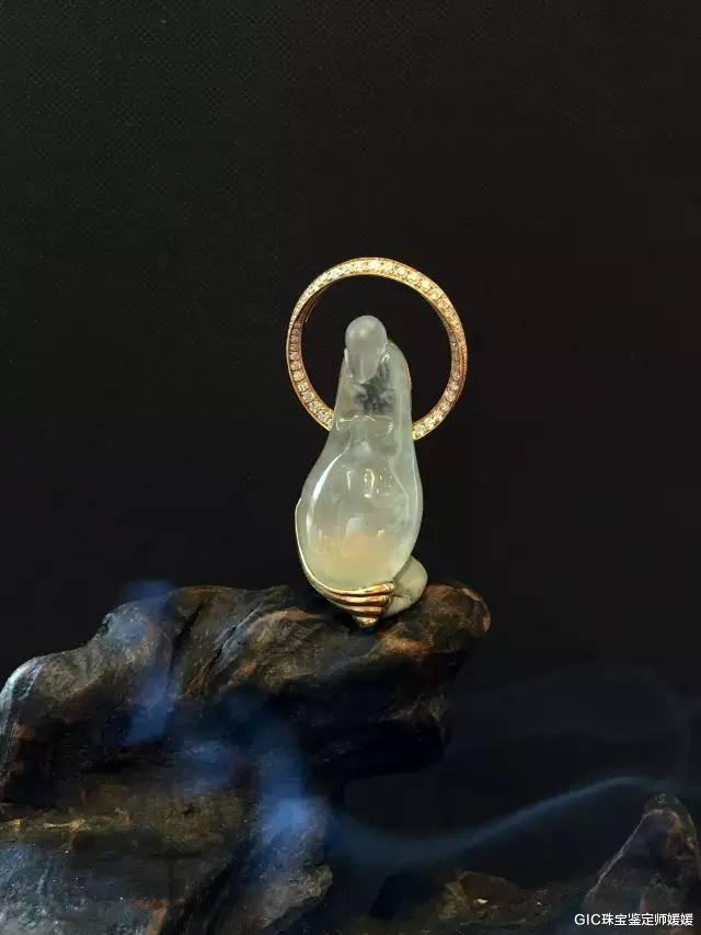 翡翠|闹市中，每个人一看到这样的金镶翡翠，都会触动内心深处的那根弦
