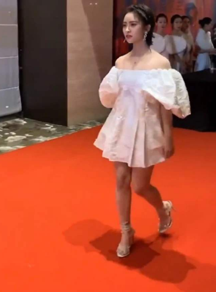 赵薇|韩国“腿精”遭挑战!赢了5亿天价的美腿,却输给成功瘦身的赵薇