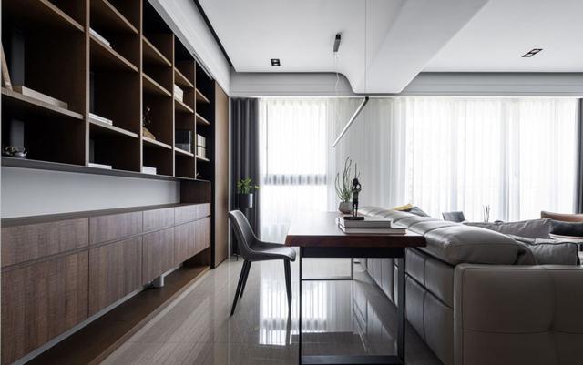 |你家沙发还在靠墙摆放吗？早过时了，现在这样放，能办公还能运动