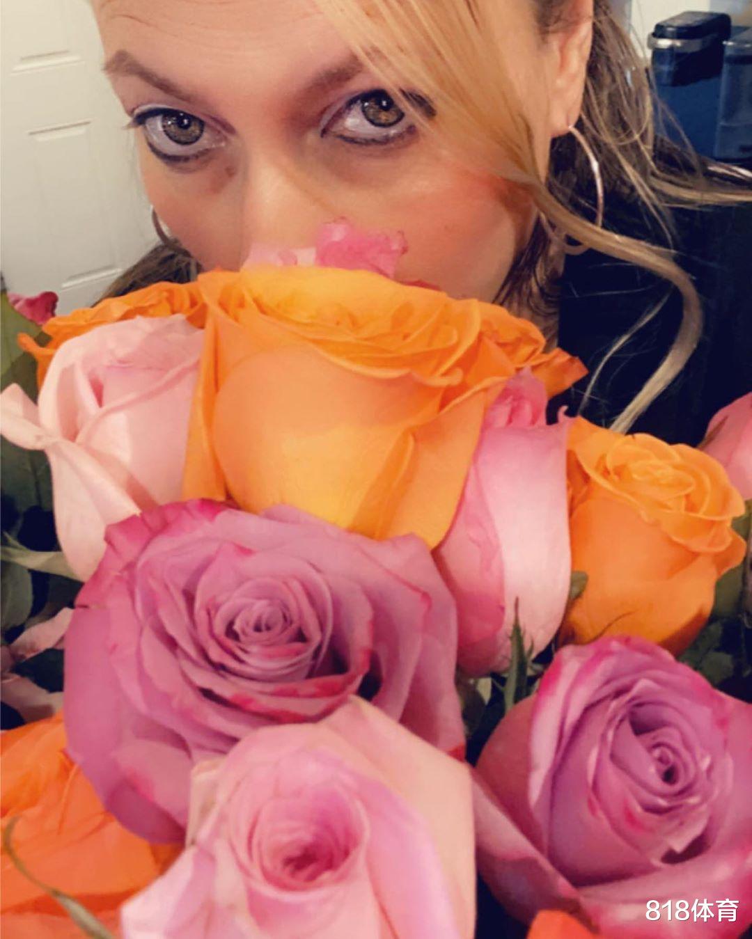 【库兹马】库兹马为白人母亲送花！黑人爹始乱终弃，母亲打2份工做按摩养大他