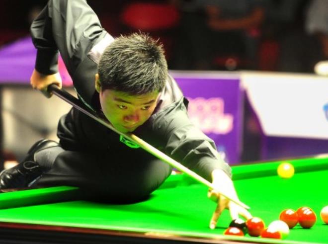 王一博|王一博摔车后续：涨粉20万获世界冠军点赞，队友赛道三回头泪目