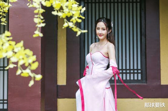 #娱乐圈#被称为“烂片女王”，娱乐圈摸爬滚打十年都不火，如今却沦为网红