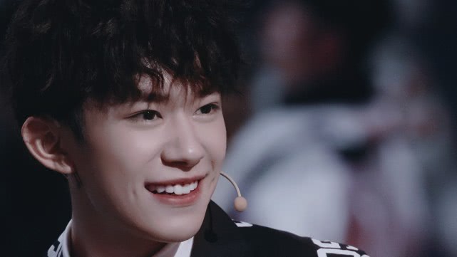 [数学]易烊千玺高考数学100分不算啥，看到英语：老师要哭了