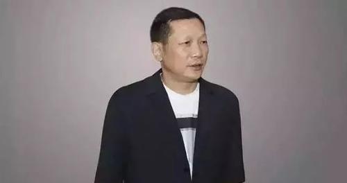 市值▲公司库存95亿服装卖不出，市值蒸发4百亿，老板却花16亿养马