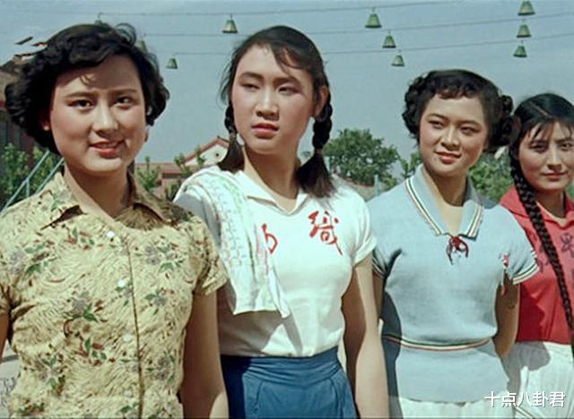 保密局的枪声|《保密局的枪声》女主角向梅：42岁才走红，83岁依然美丽优雅