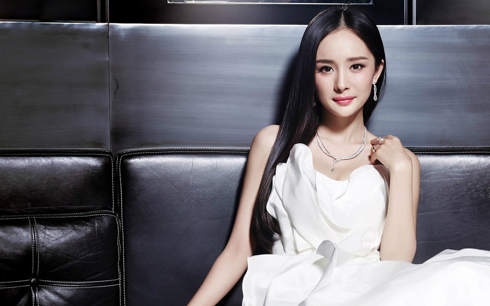 迪丽热巴|唐嫣的接班人是陈钰琪，杨幂的接班人却不是迪丽热巴，竟然是她